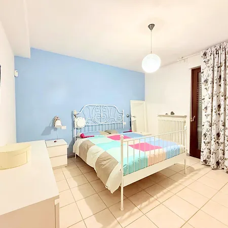 C014 - Camerano, Delizioso Bilocale Con Aria Condizionata 卡梅拉诺